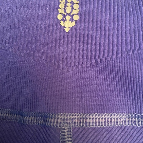 Lululemon Gather & Crow Crop 21" Size M/L - Picture 7 of 11